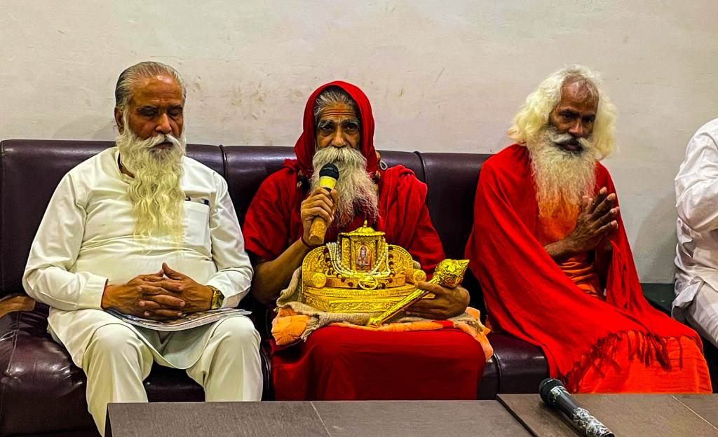 Fodder Crisis Fulfill Demands Within Two Days or CowCare Volunteers and Gaushala OwnersLed by Shiv NandiWill Lay Siege to the Residences of the CM and Ministers Punjab Gaushala Mahasangh